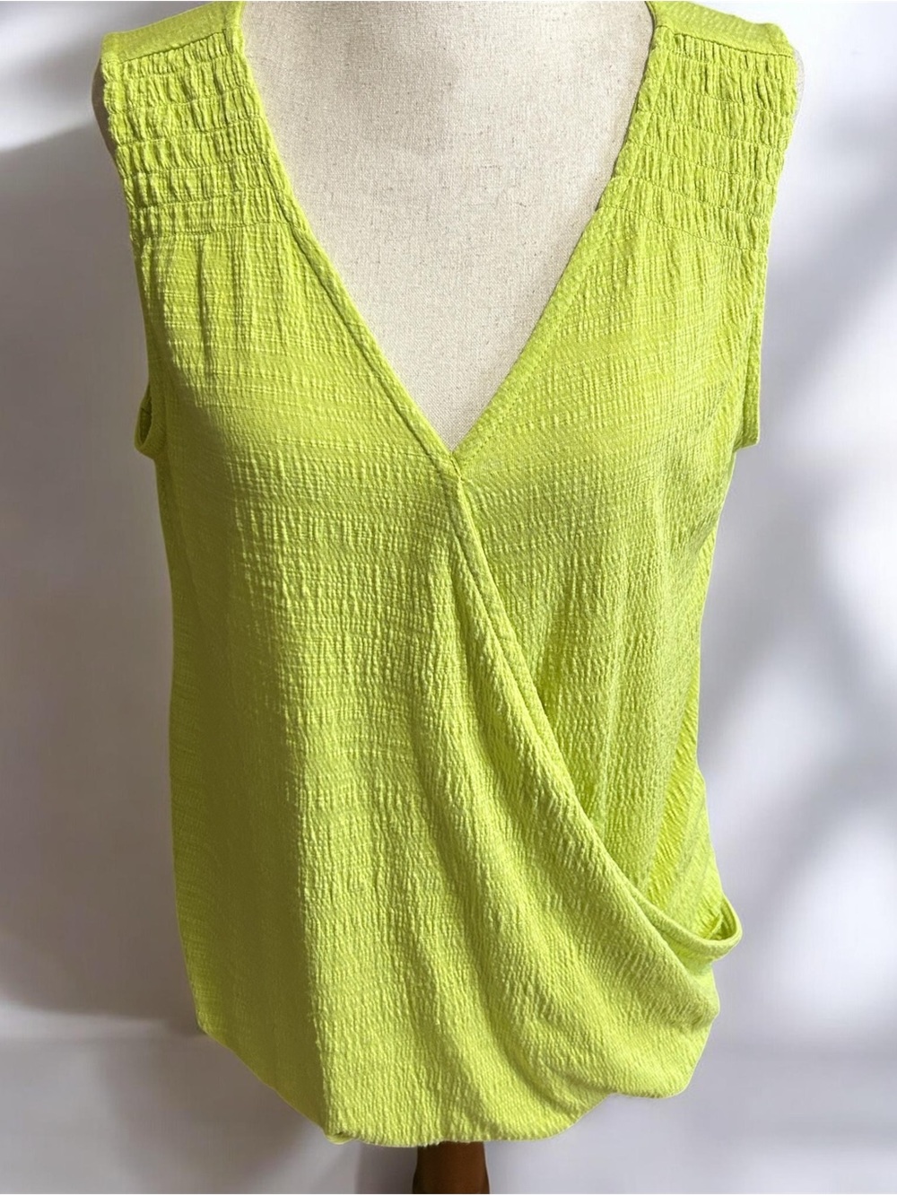 Cable & Gauge Bright Lime Sleeveless V-Neck Wrap Tank Medium